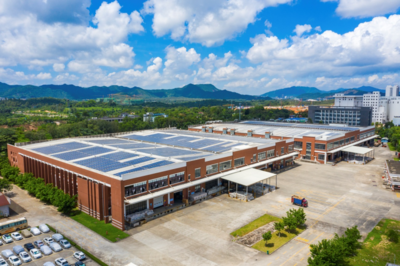 榮耀上榜，實(shí)力領(lǐng)航 勵致家私攬獲“辦公家具十大領(lǐng)軍品牌”等十項(xiàng)大獎，引領(lǐng)環(huán)保產(chǎn)品研發(fā)與銷售新風(fēng)尚